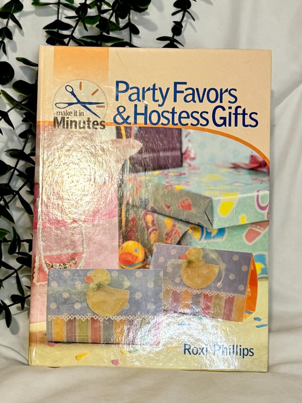 Party Favors & Hostess Gifts (Make It in Minutes) Craft Book by Roxi Phillips